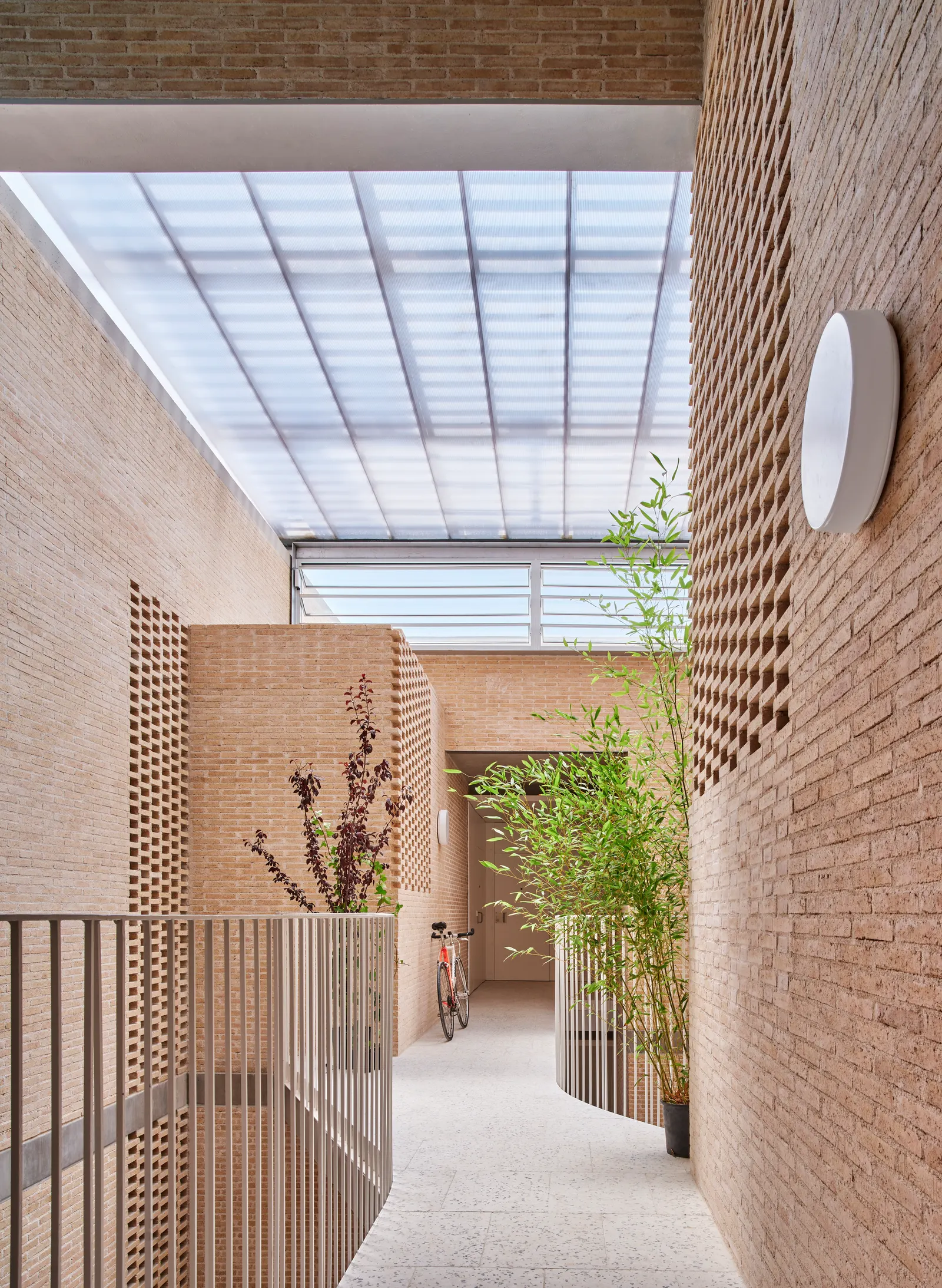 Social Atrium — 54 единицы социального жилья в Бесосе / Peris+Toral.arquitectes