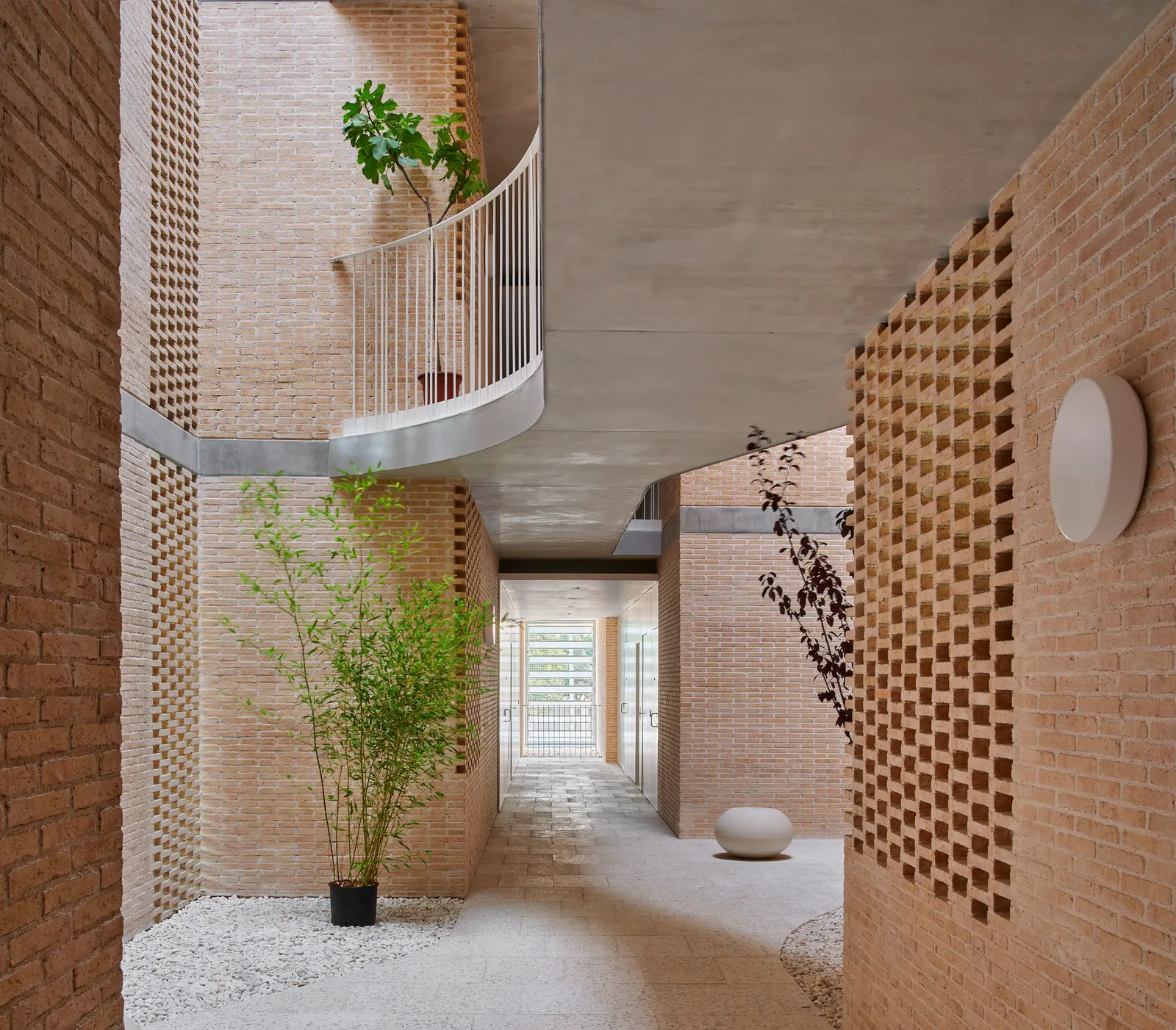 Social Atrium — 54 единицы социального жилья в Бесосе / Peris+Toral.arquitectes