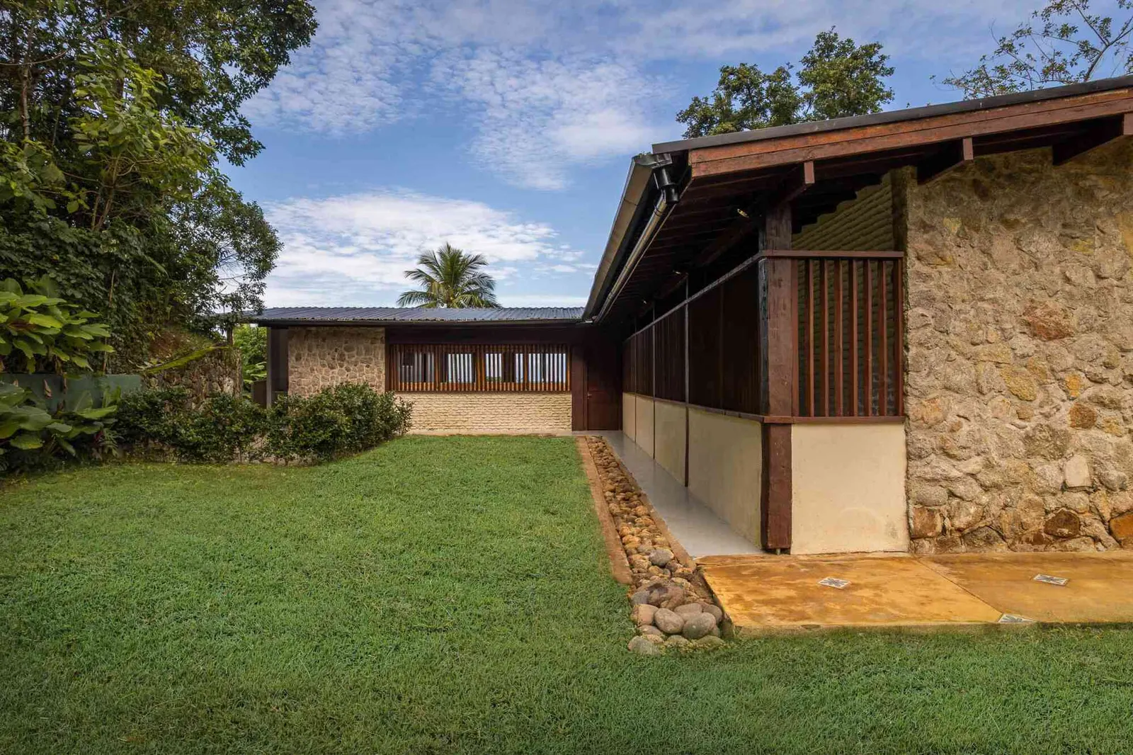 Praia Preta II Residence / Luis Canepa Arquitetos