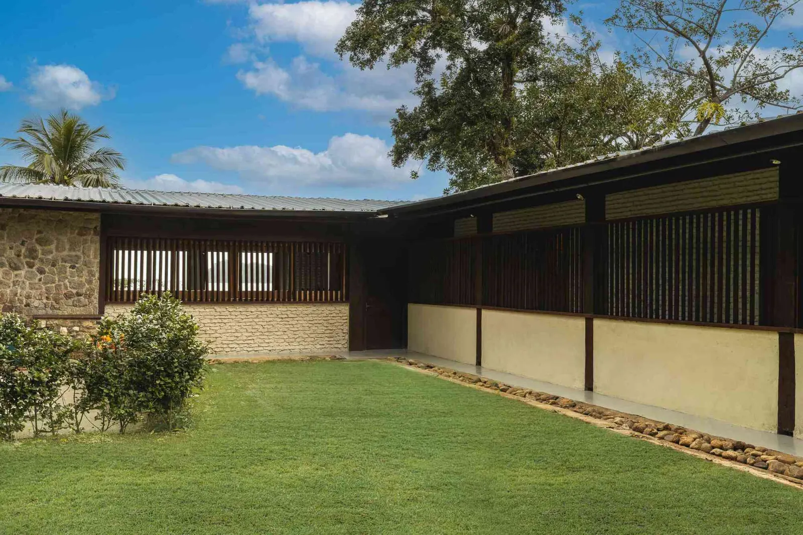 Praia Preta II Residence / Luis Canepa Arquitetos