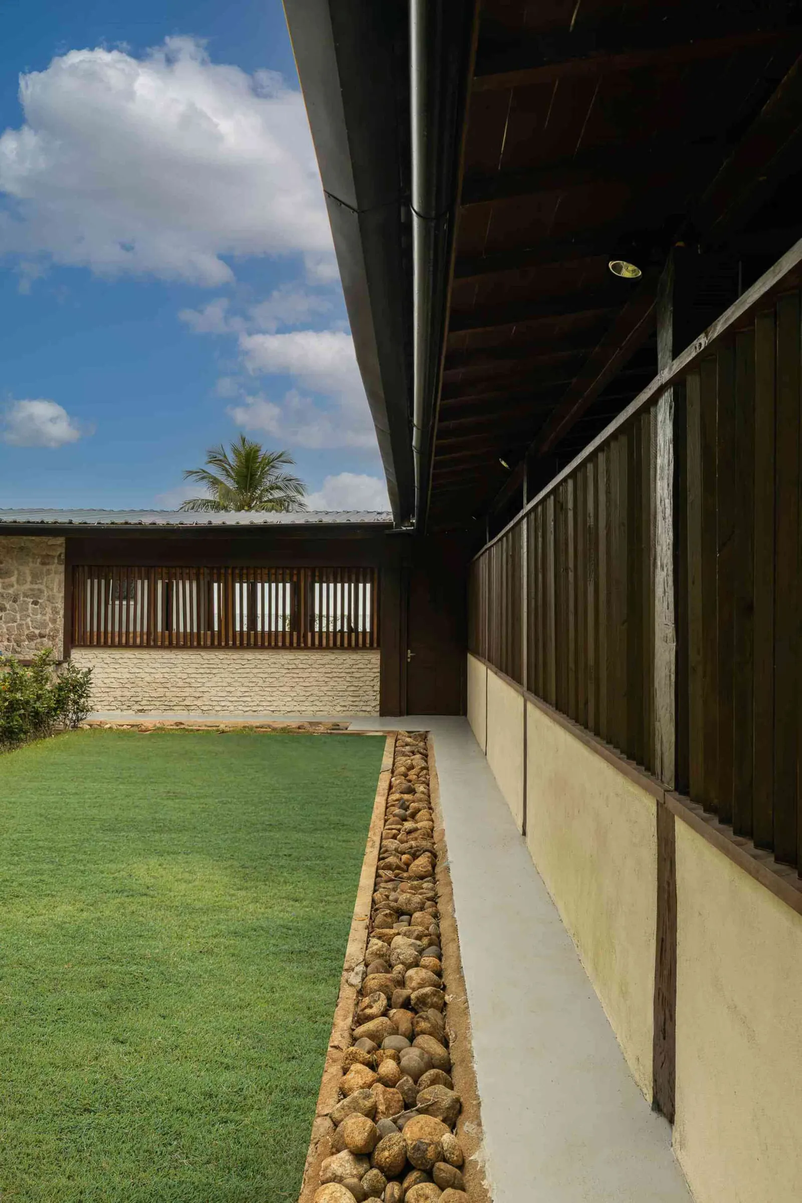 Praia Preta II Residence / Luis Canepa Arquitetos