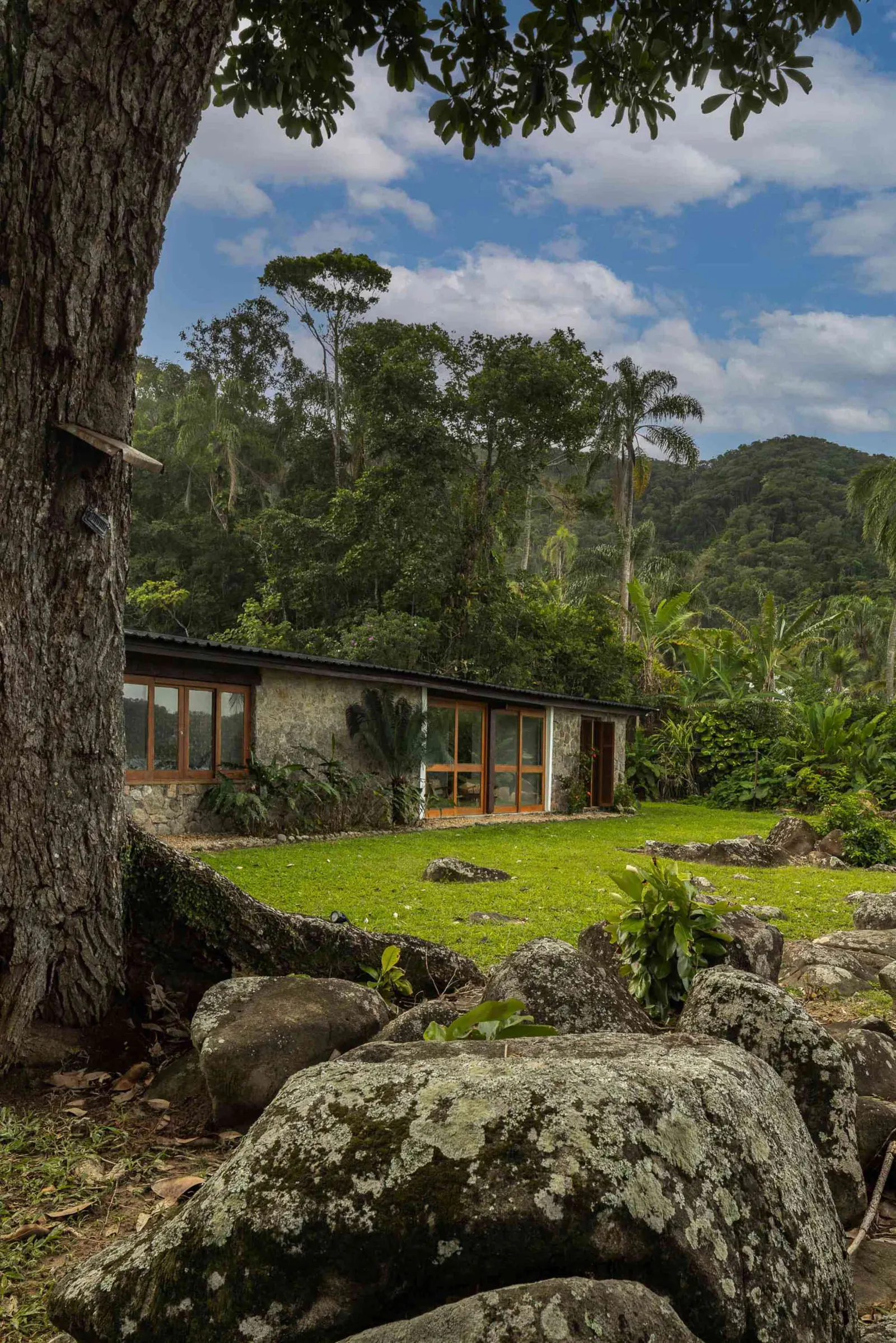 Praia Preta II Residence / Luis Canepa Arquitetos