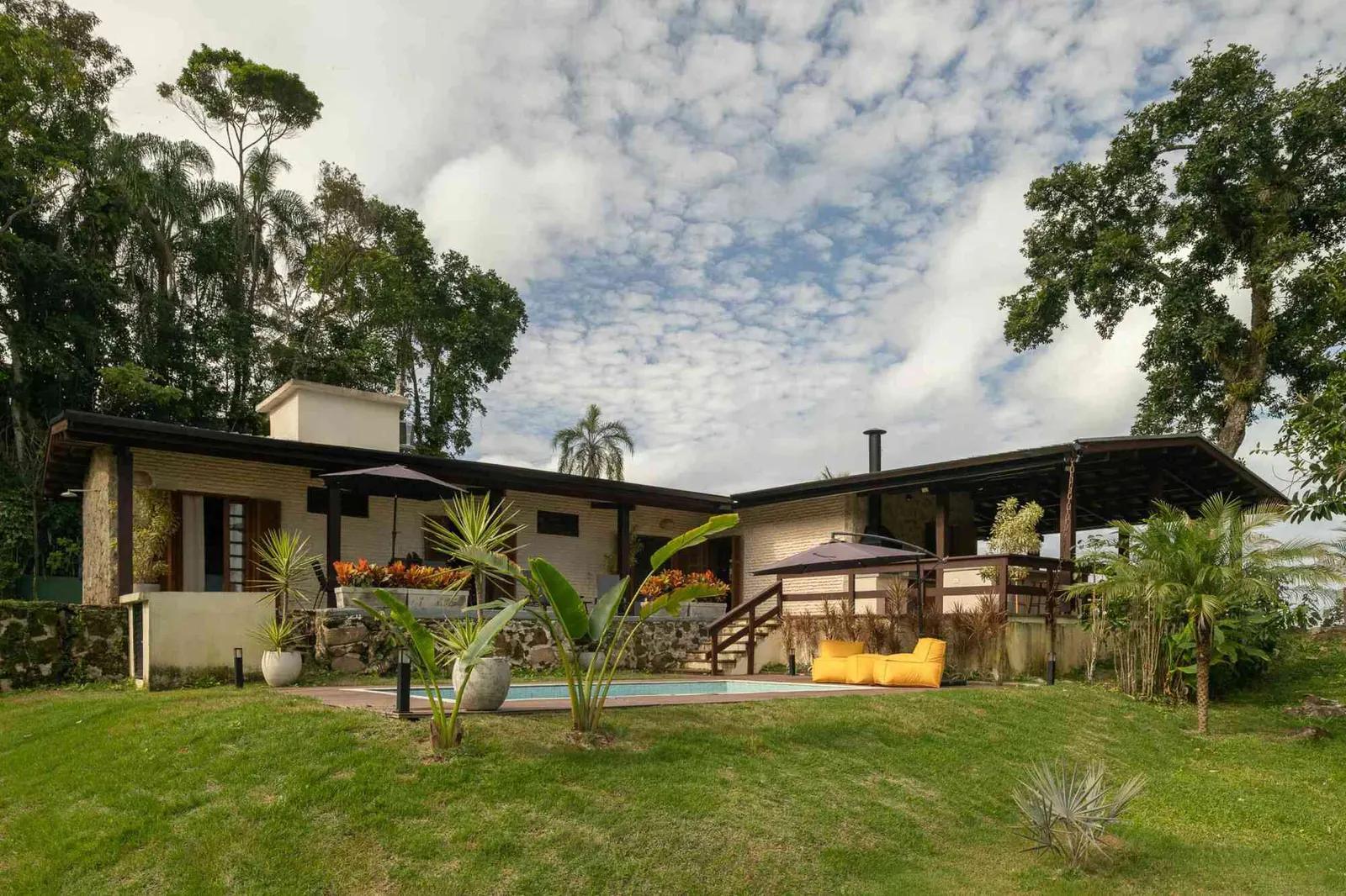 Praia Preta II Residence / Luis Canepa Arquitetos