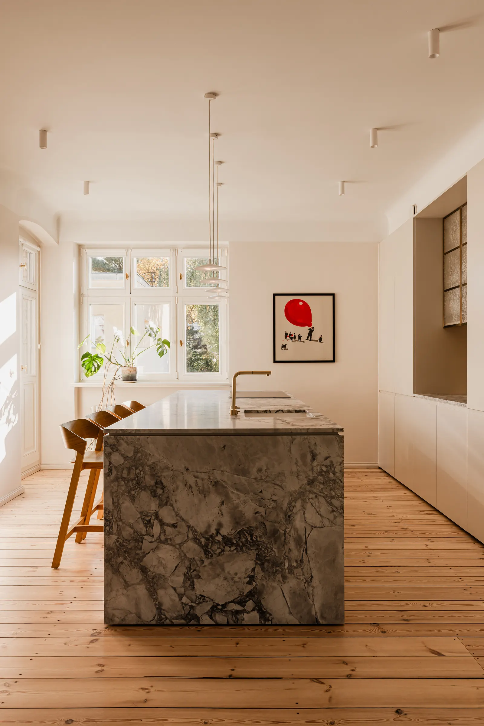 Modernist Harmony in a Historic Villa / LBWA