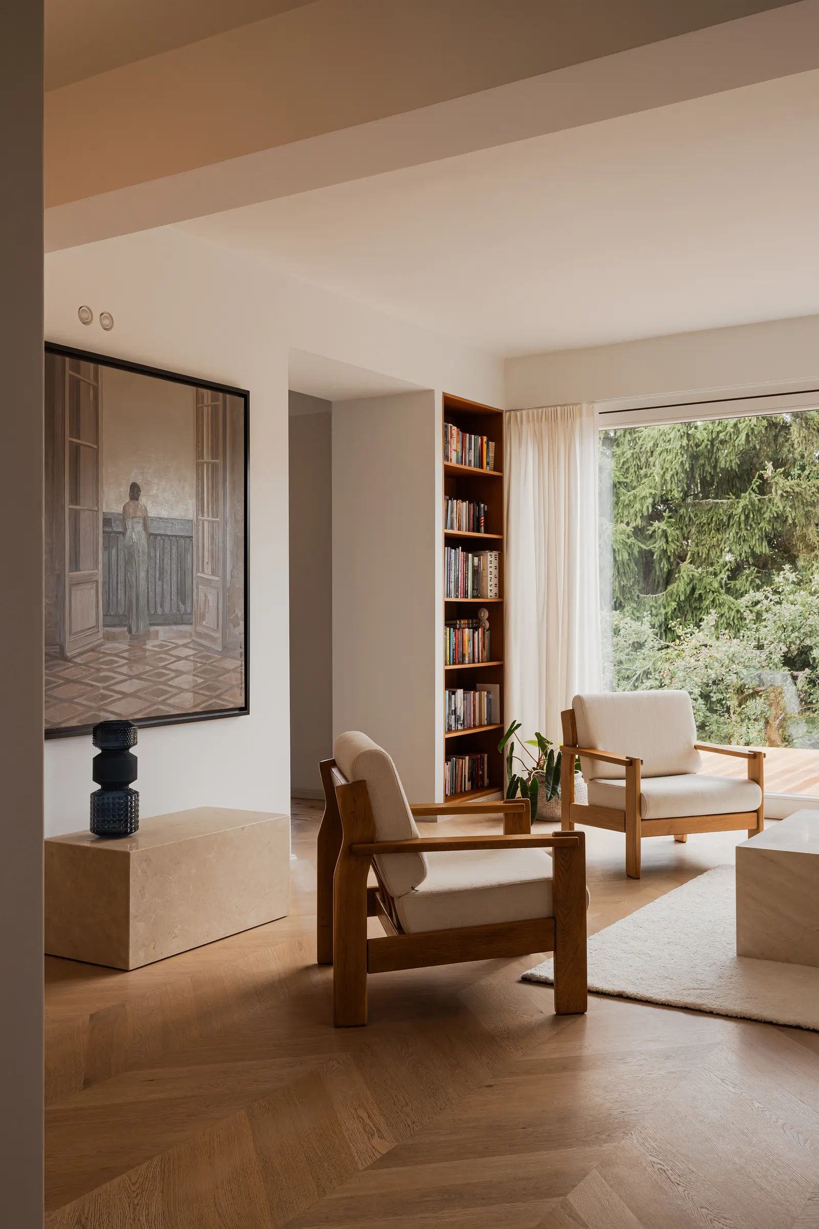Modernist Harmony in a Historic Villa / LBWA