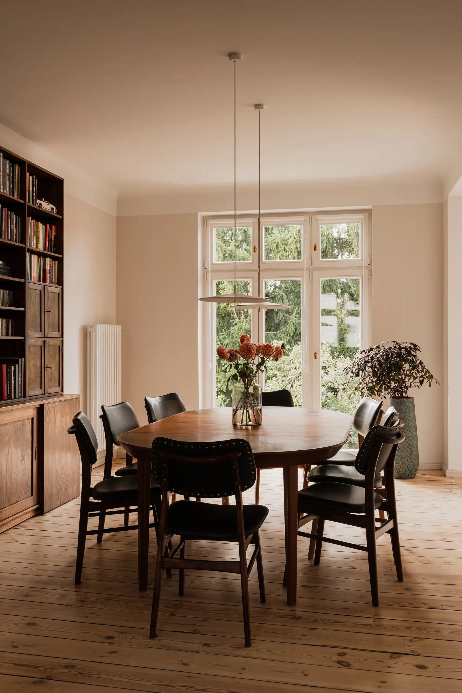Modernist Harmony in a Historic Villa / LBWA