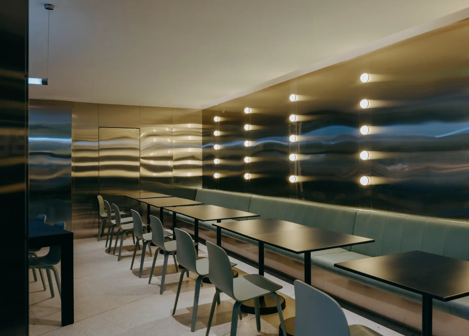 Театр Liaoyuan в Моганьшане / INCLS (One Design)