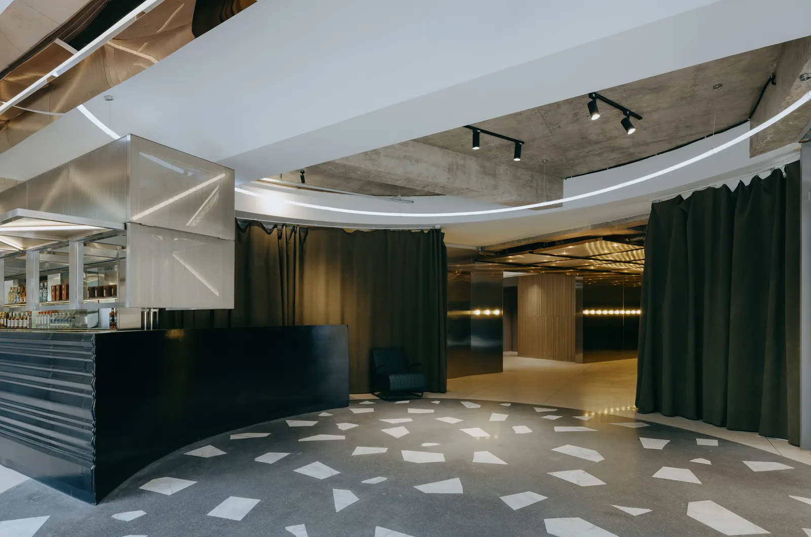 Театр Liaoyuan в Моганьшане / INCLS (One Design)