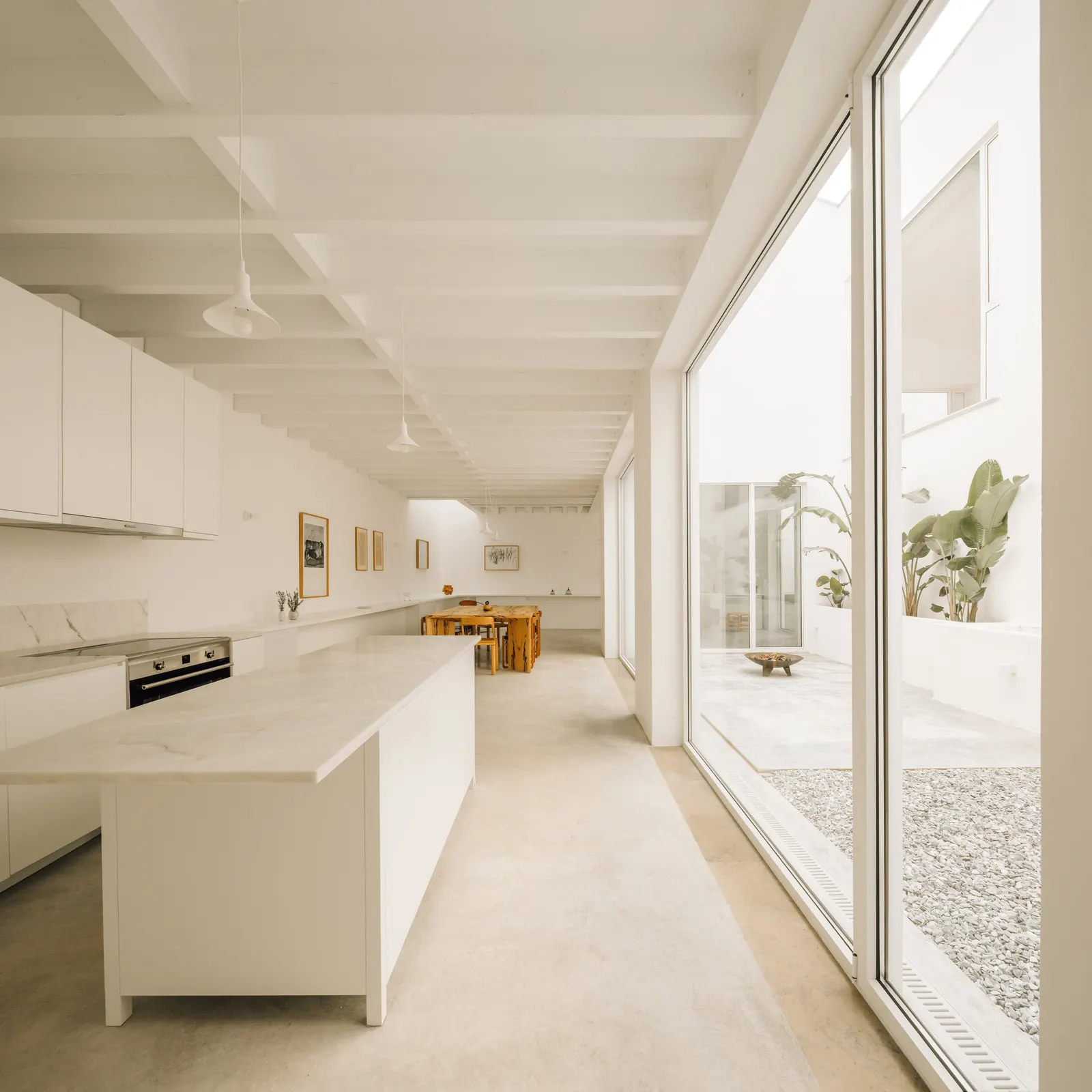 Дом в Камполиде: переосмысление «Barracão» от José Adrião Arquitetos