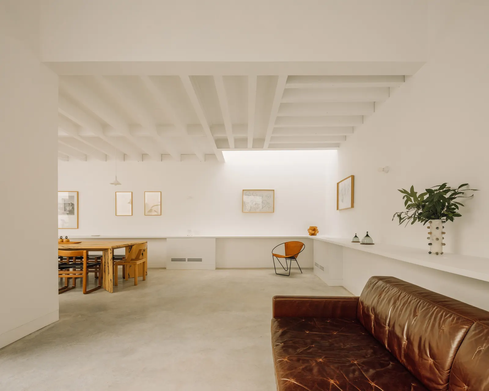 Дом в Камполиде: переосмысление «Barracão» от José Adrião Arquitetos