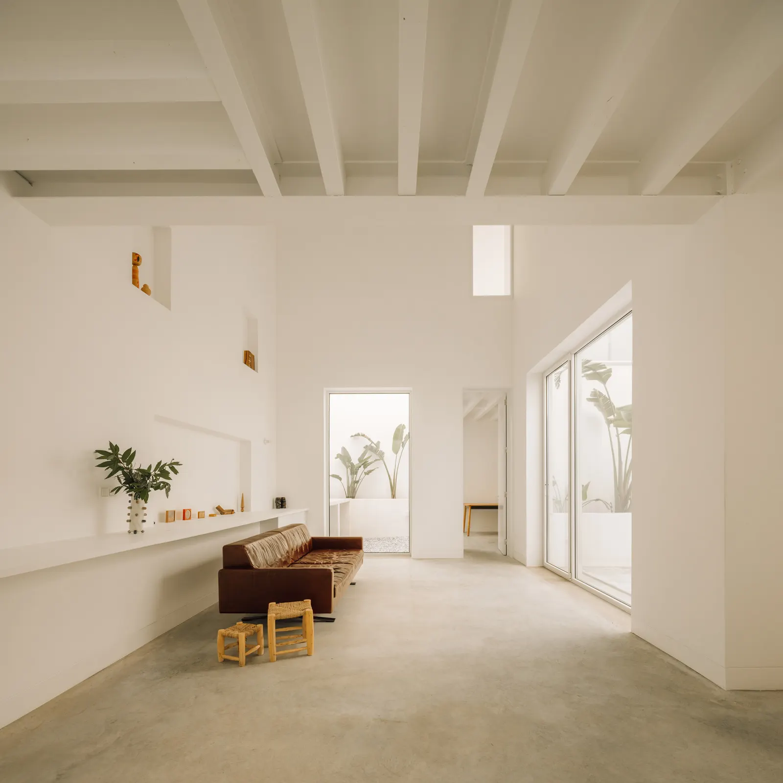 Дом в Камполиде: переосмысление «Barracão» от José Adrião Arquitetos