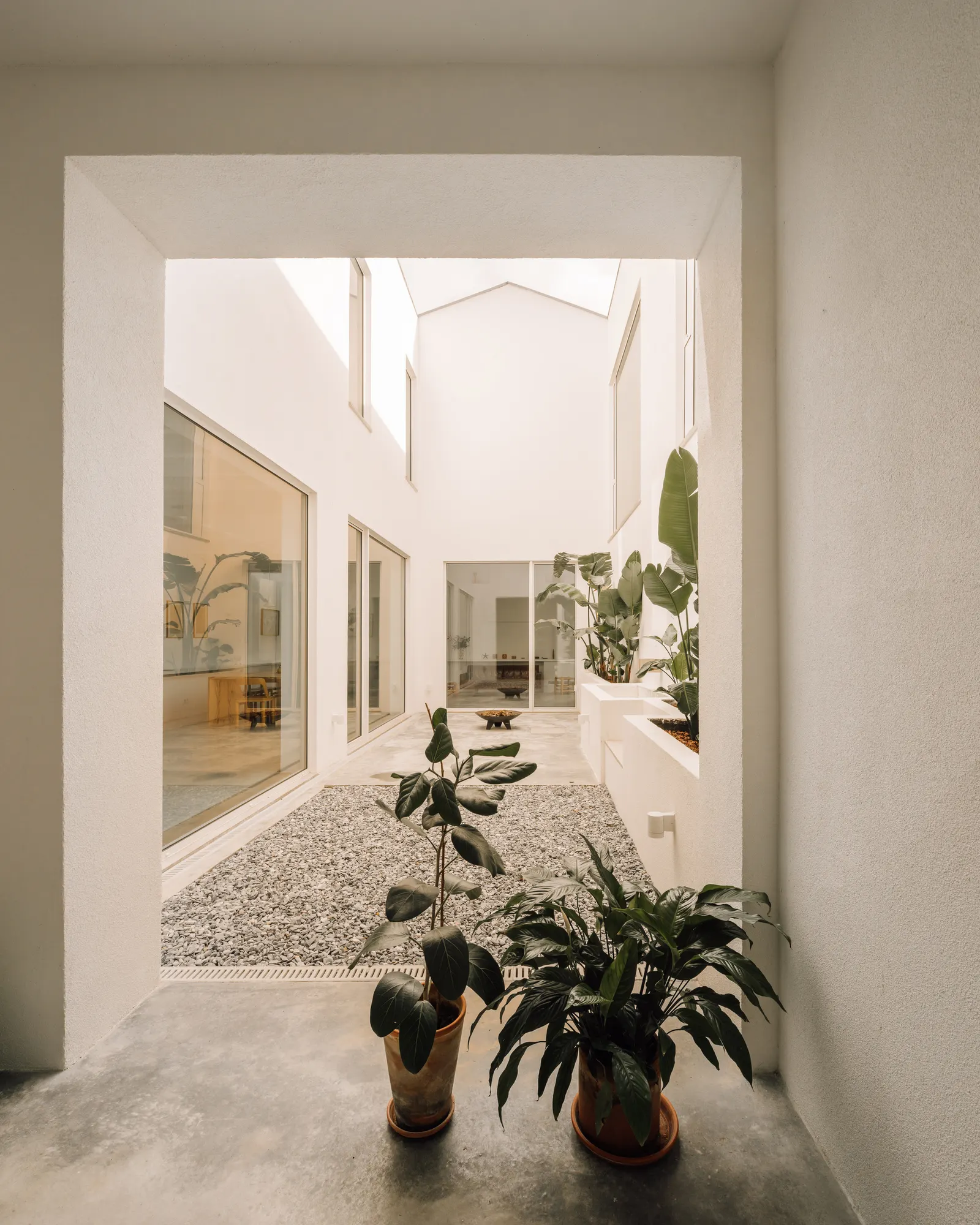 Дом в Камполиде: переосмысление «Barracão» от José Adrião Arquitetos