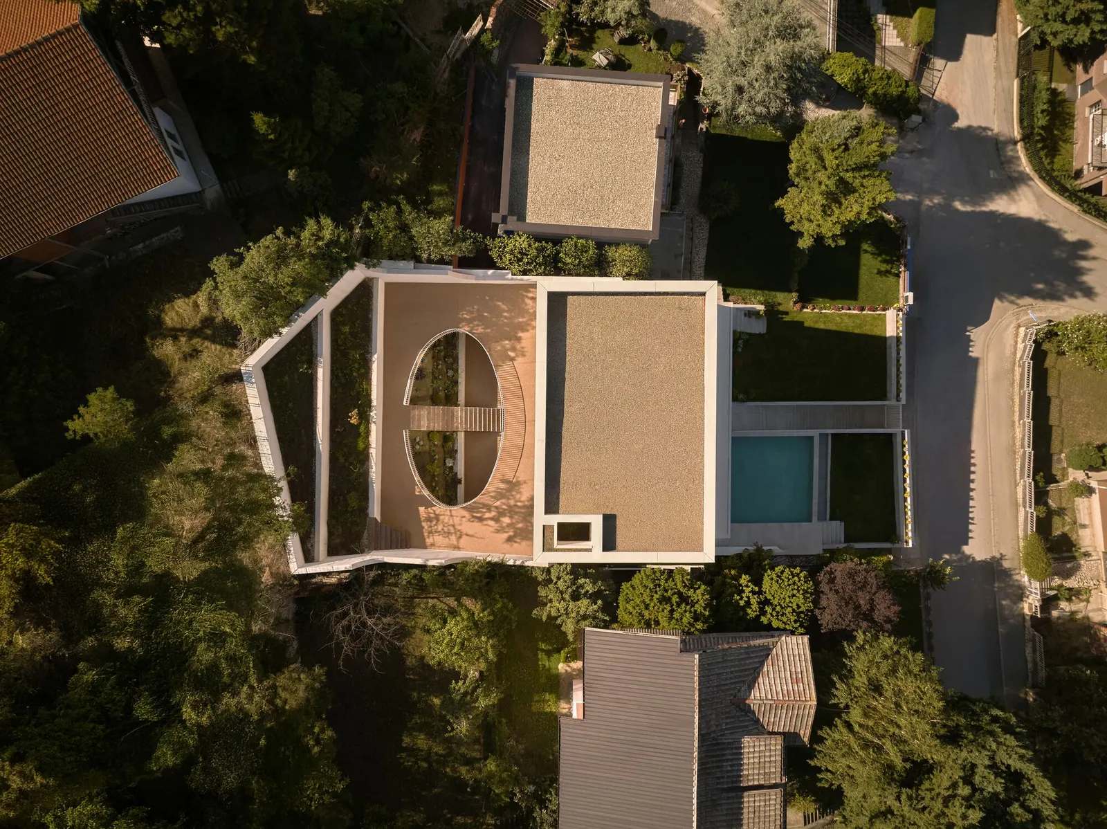 The Gallery House / Maden Architects