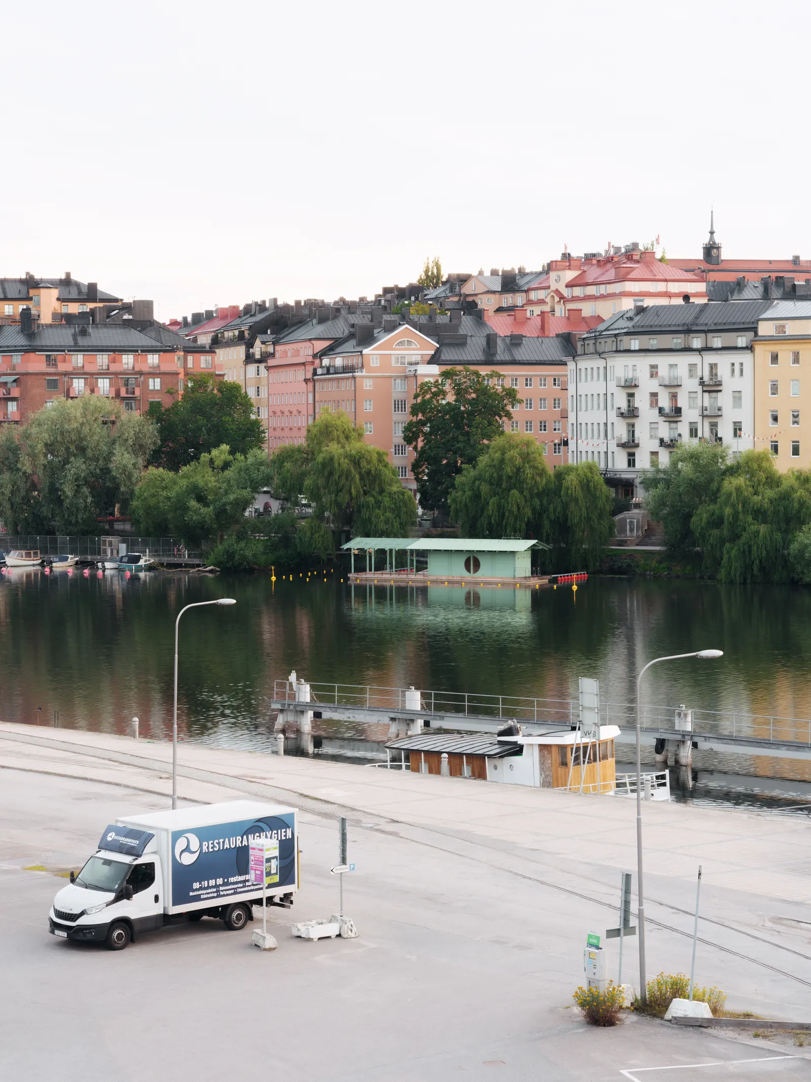 Floating Sauna / DinellJohansson