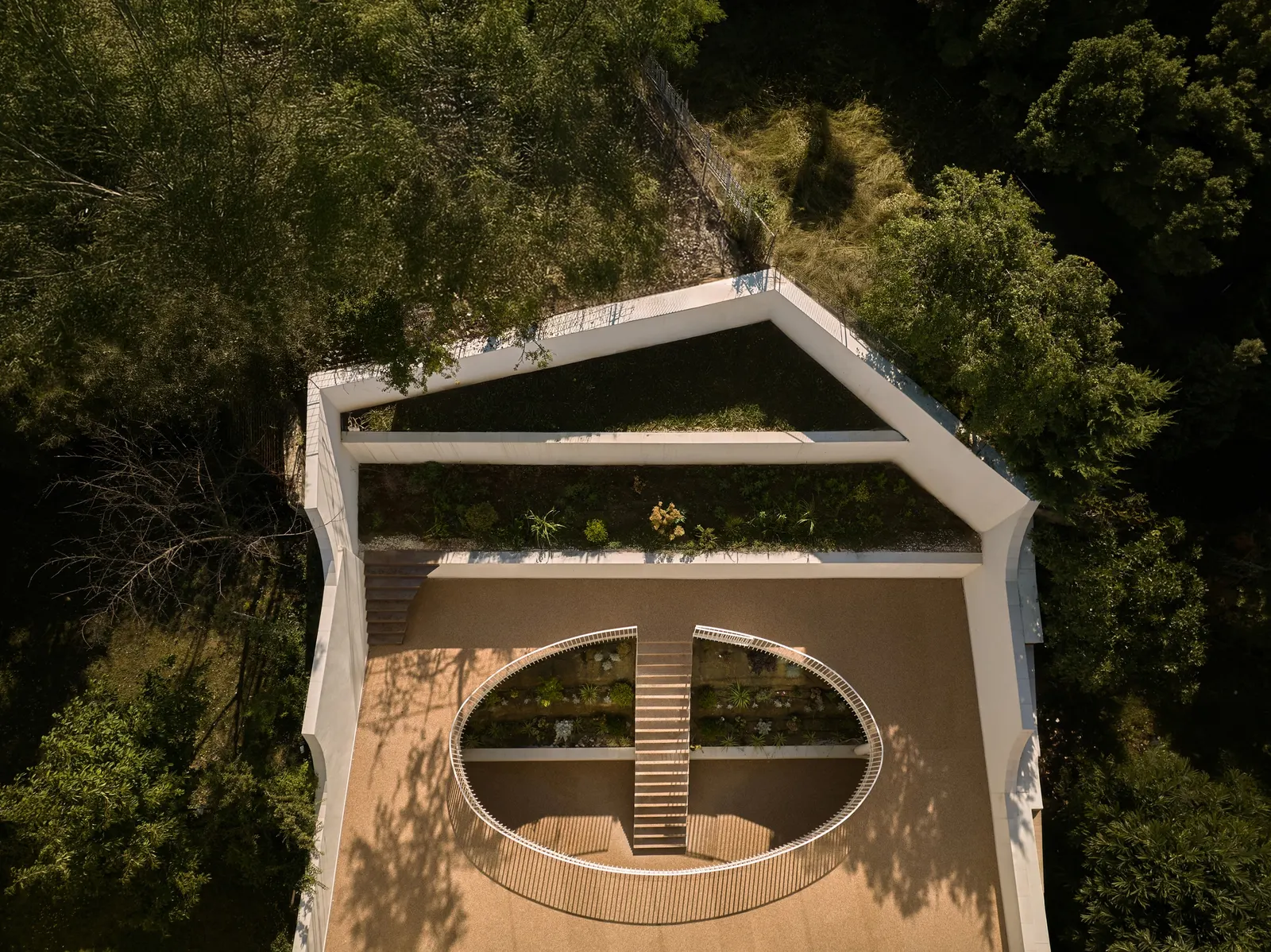The Gallery House / Maden Architects