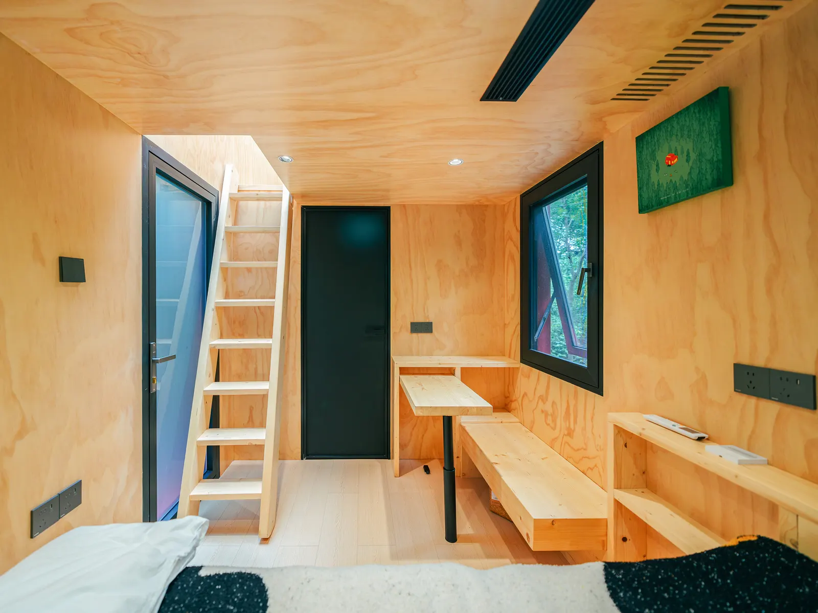 Red Submarine Cabin / Wiki World