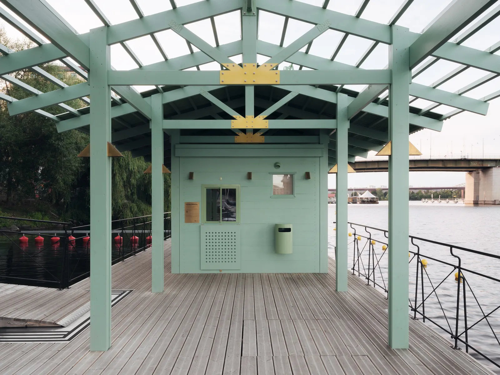 Floating Sauna / DinellJohansson