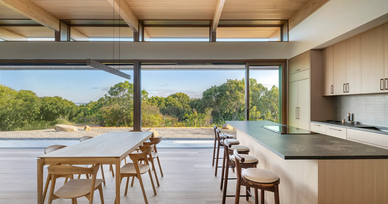 Veil House / Turkel Design: дом, выстроенный на тонкой связи с лесом и побережьем