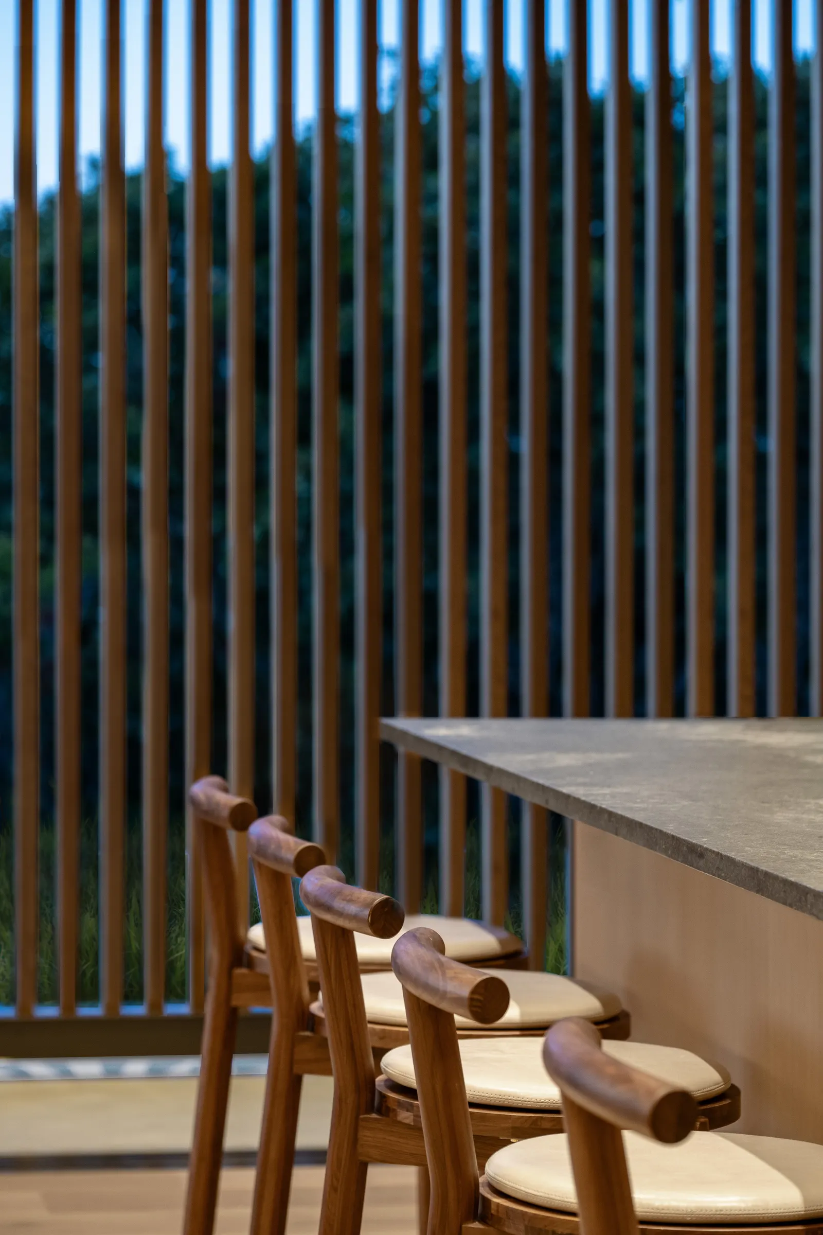 Veil House / Turkel Design: дом, выстроенный на тонкой связи с лесом и побережьем