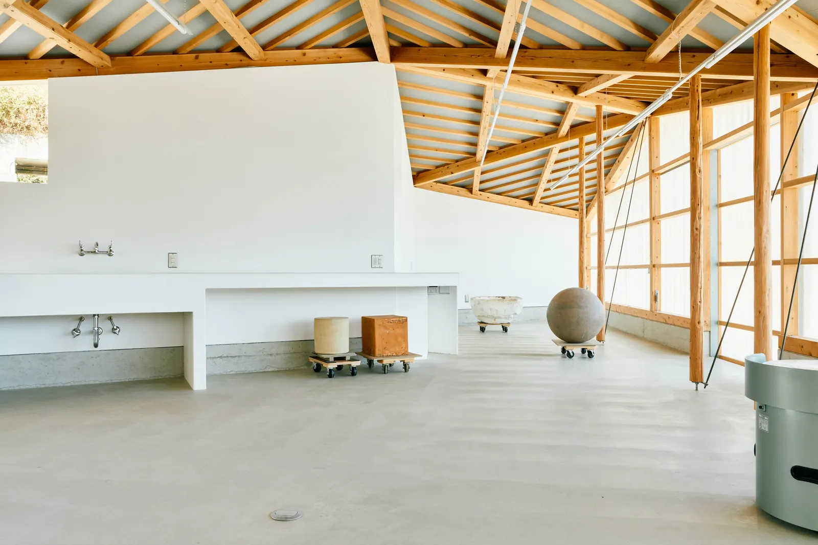 Tsukumo Kiln Ceramic Studio / Dept.EPT. — керамическая мастерская в сельском ландшафте Кобе