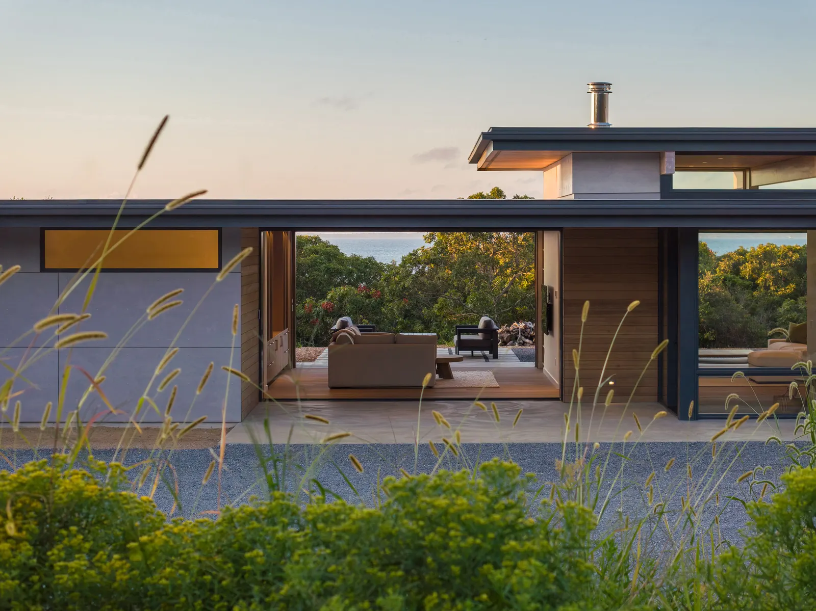 Veil House / Turkel Design: дом, выстроенный на тонкой связи с лесом и побережьем