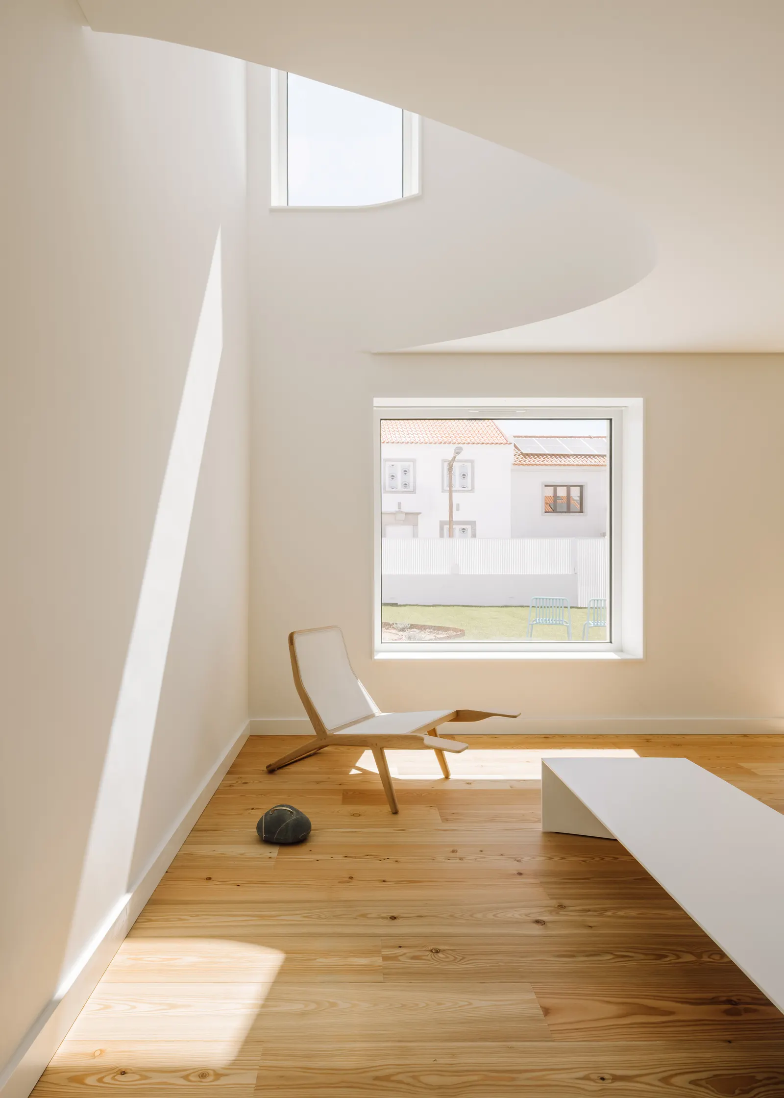 Дом на улице Давид Мельгейру / Aurora Arquitectos