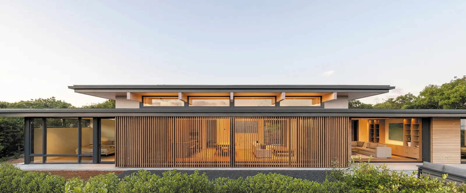 Veil House / Turkel Design: дом, выстроенный на тонкой связи с лесом и побережьем