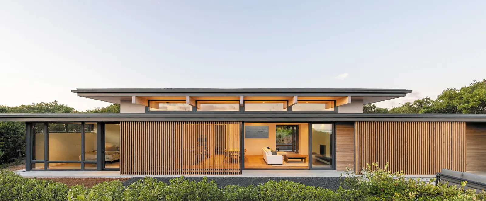 Veil House / Turkel Design: дом, выстроенный на тонкой связи с лесом и побережьем