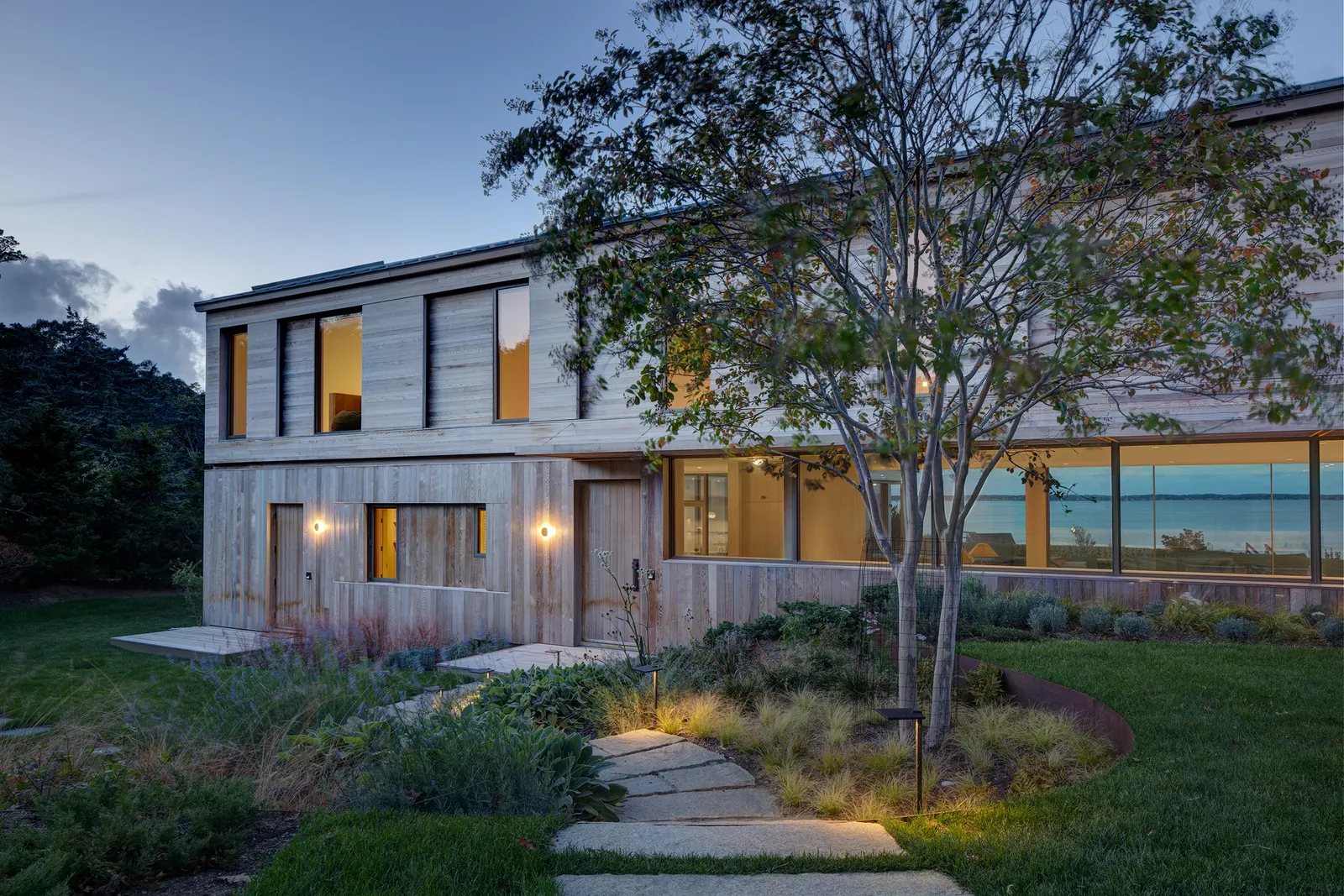 High Bluff House / Mapos: дом на песчаных утёсах над Peconic Bay