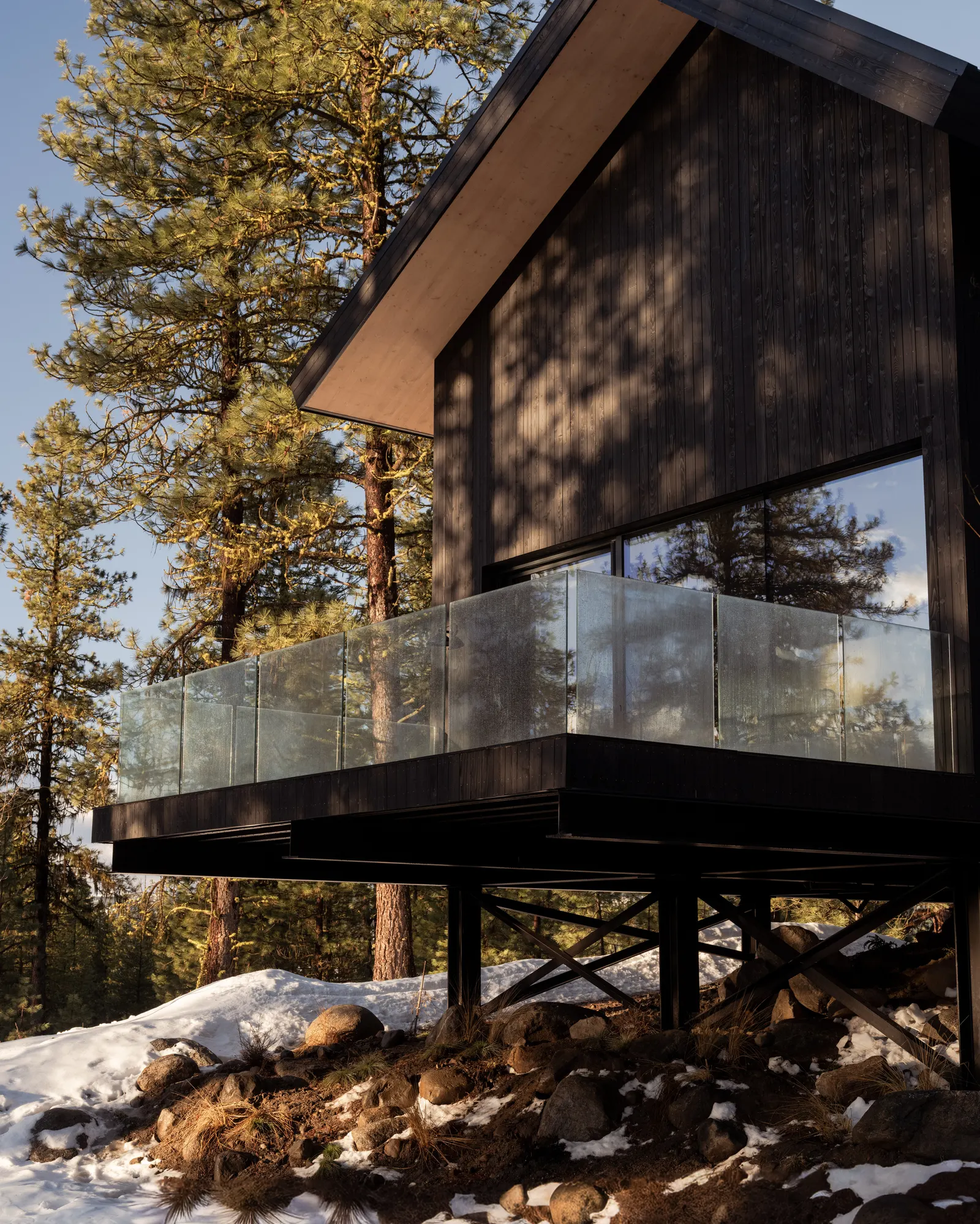 The Overlook House / Migration Studios