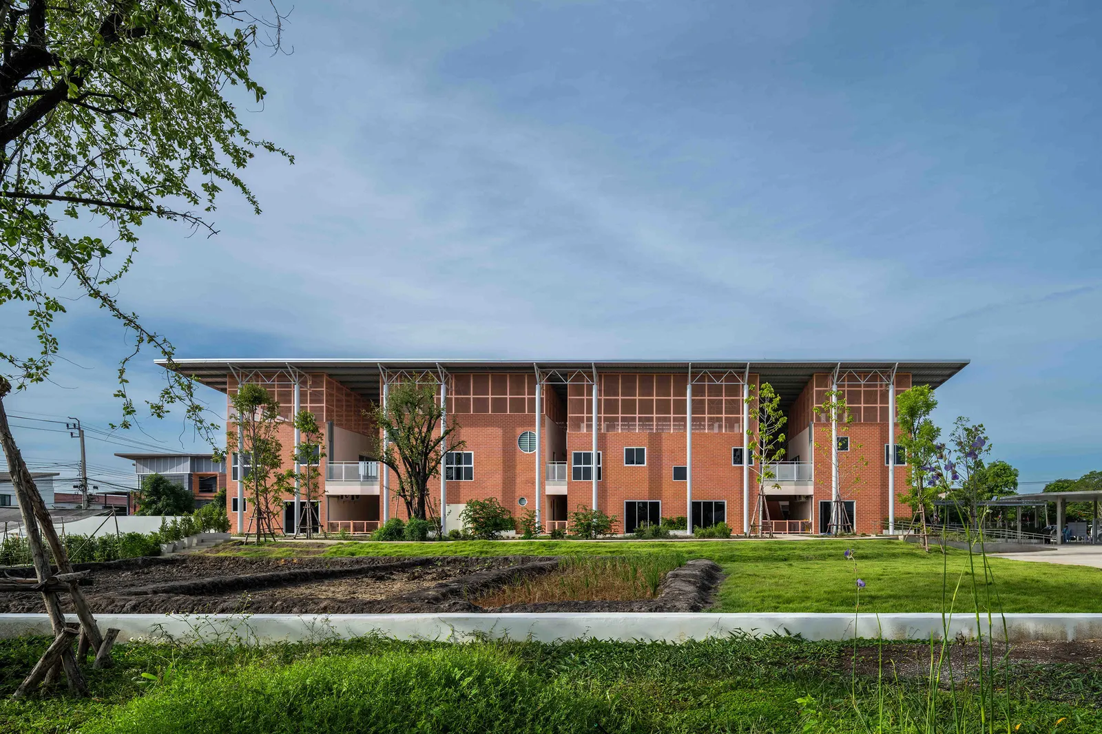 Oneness School Nonthaburi / Imaginary Objects