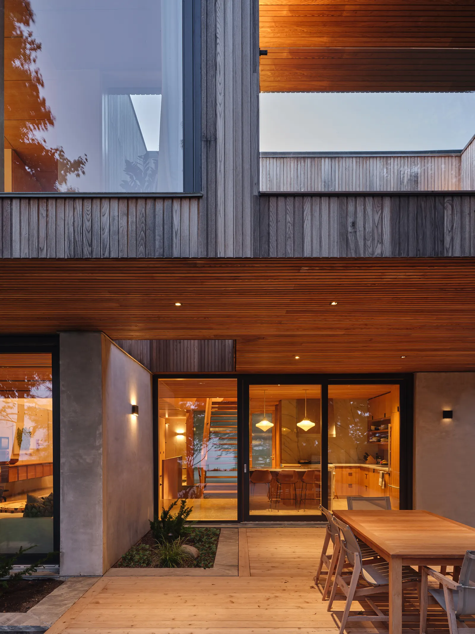 House of Monitors / Williamson Williamson