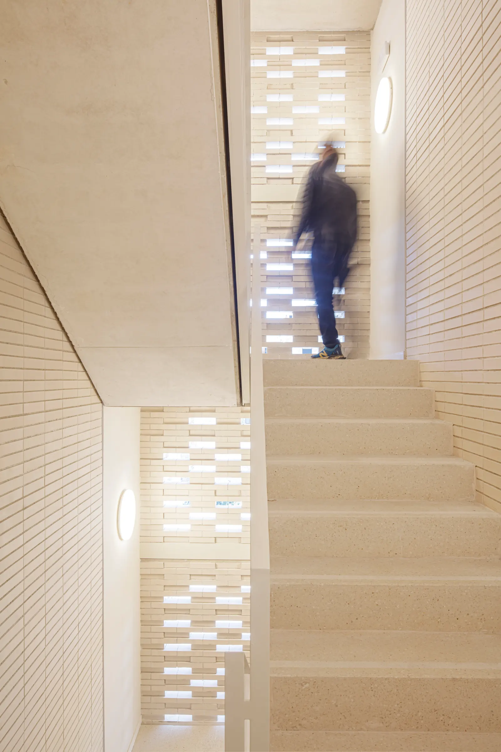 37 жилых домов в Л’Оспиталет-де-Льобрегат / b720 Fermín Vázquez Arquitectos