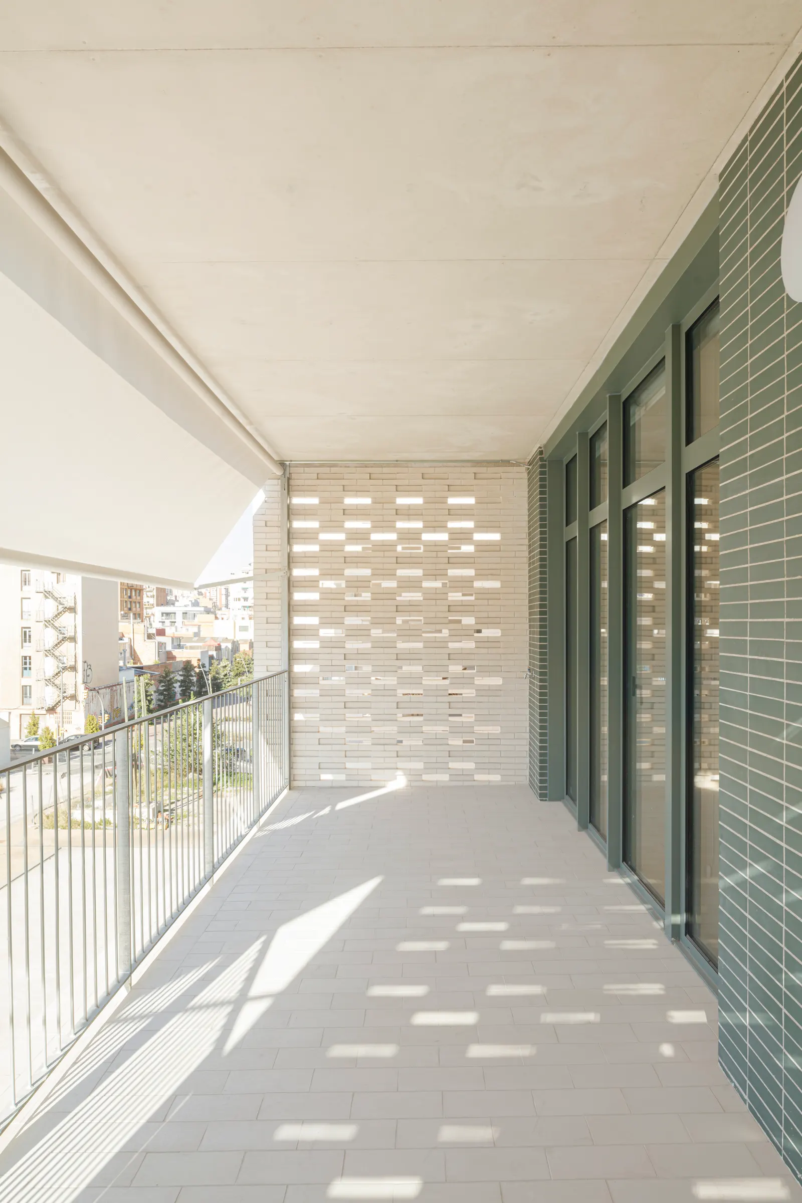 37 жилых домов в Л’Оспиталет-де-Льобрегат / b720 Fermín Vázquez Arquitectos