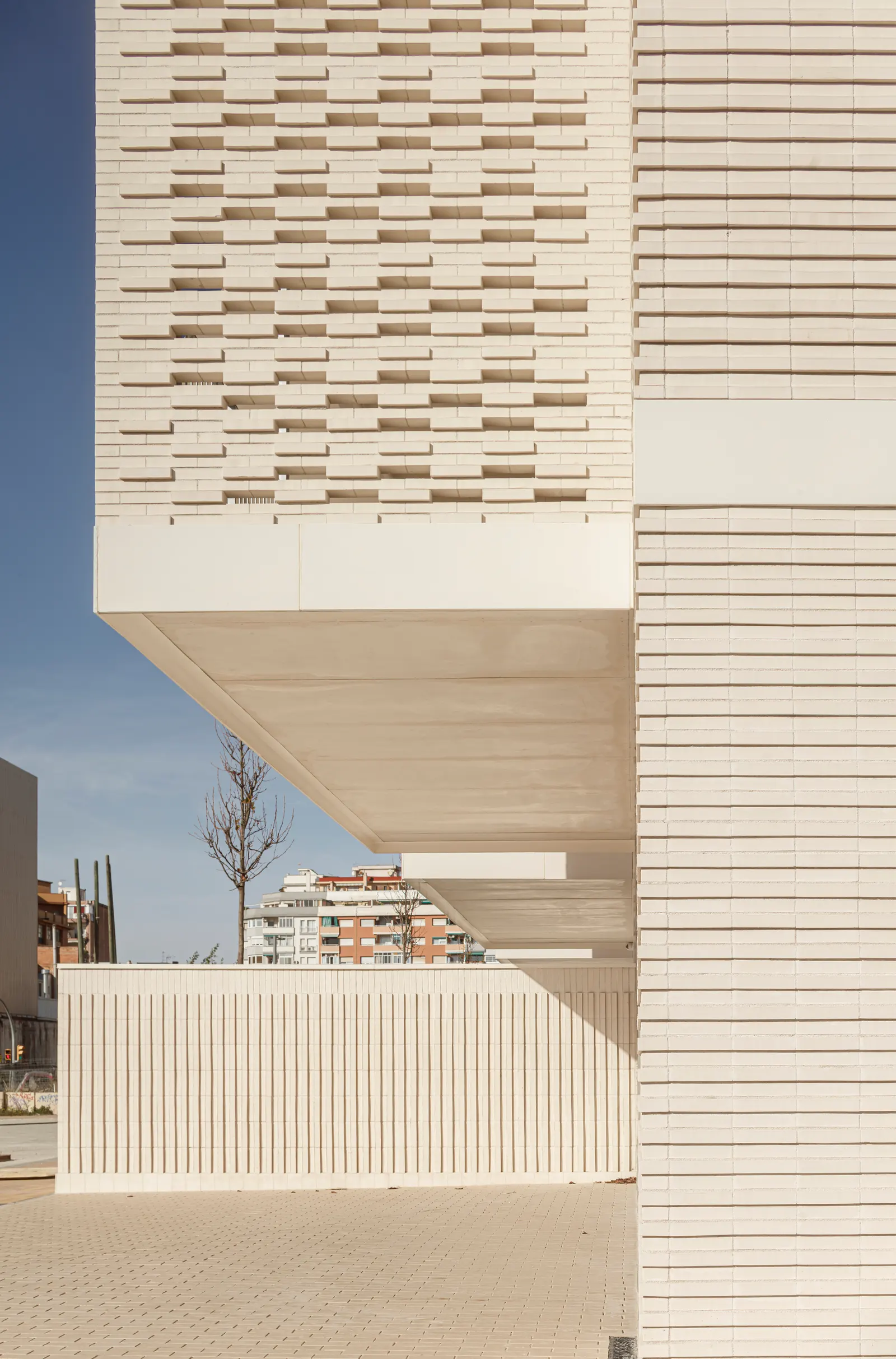 37 жилых домов в Л’Оспиталет-де-Льобрегат / b720 Fermín Vázquez Arquitectos