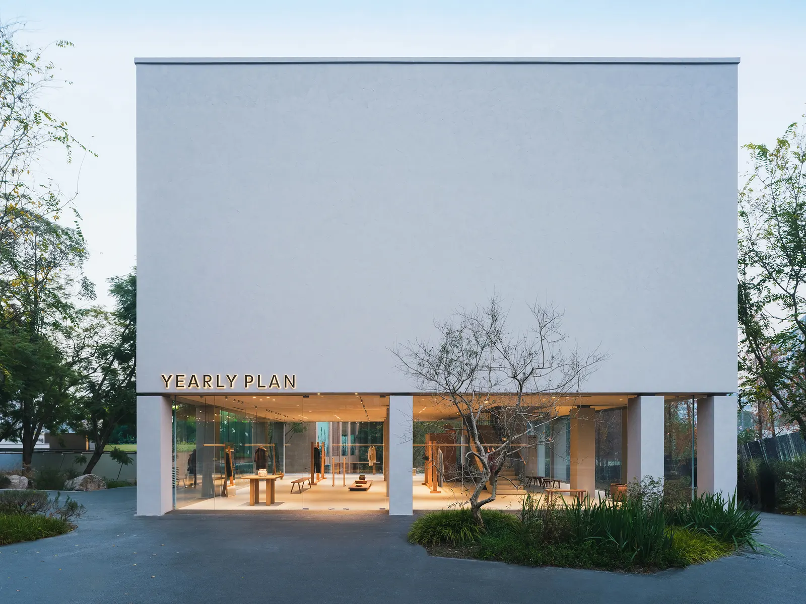 Yearly Plan House / Hui Pan Architects открылся в Чэнду как «контейнер света»