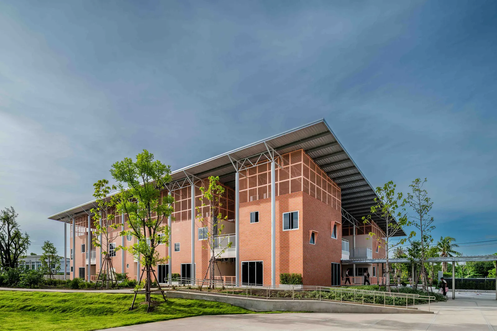 Oneness School Nonthaburi / Imaginary Objects