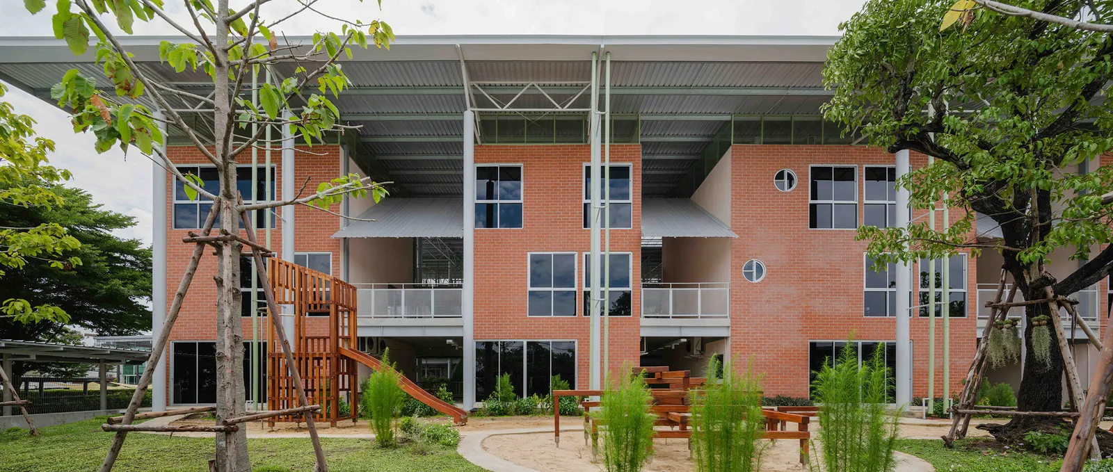 Oneness School Nonthaburi / Imaginary Objects