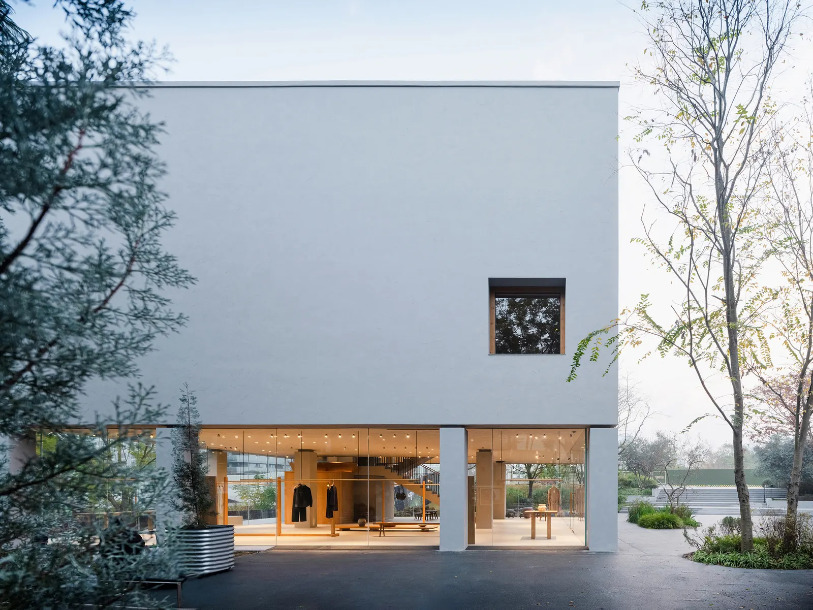 Yearly Plan House / Hui Pan Architects открылся в Чэнду как «контейнер света»