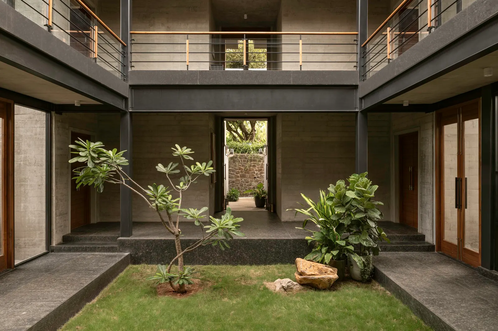 6AM House / Studio PKA