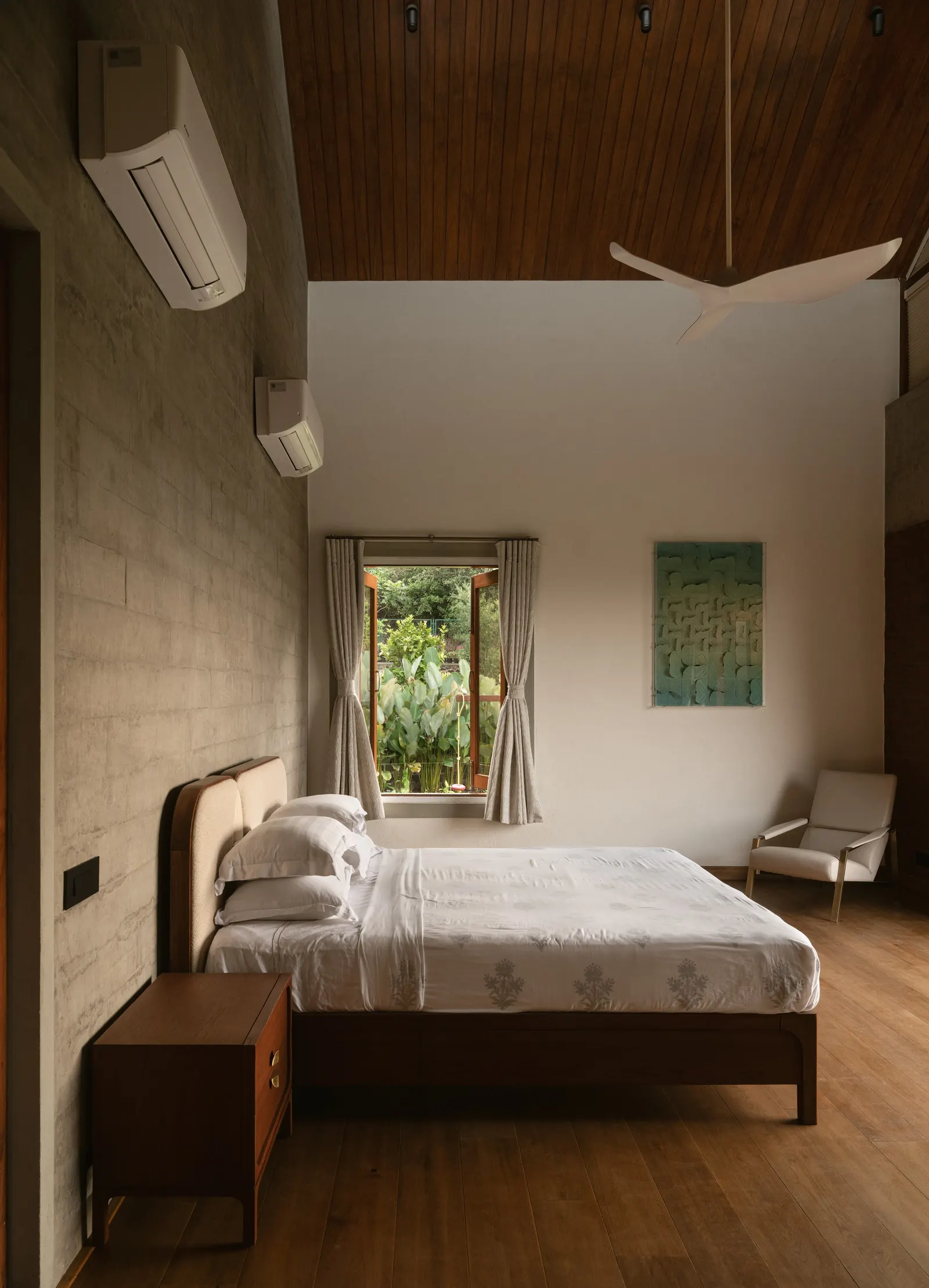 6AM House / Studio PKA