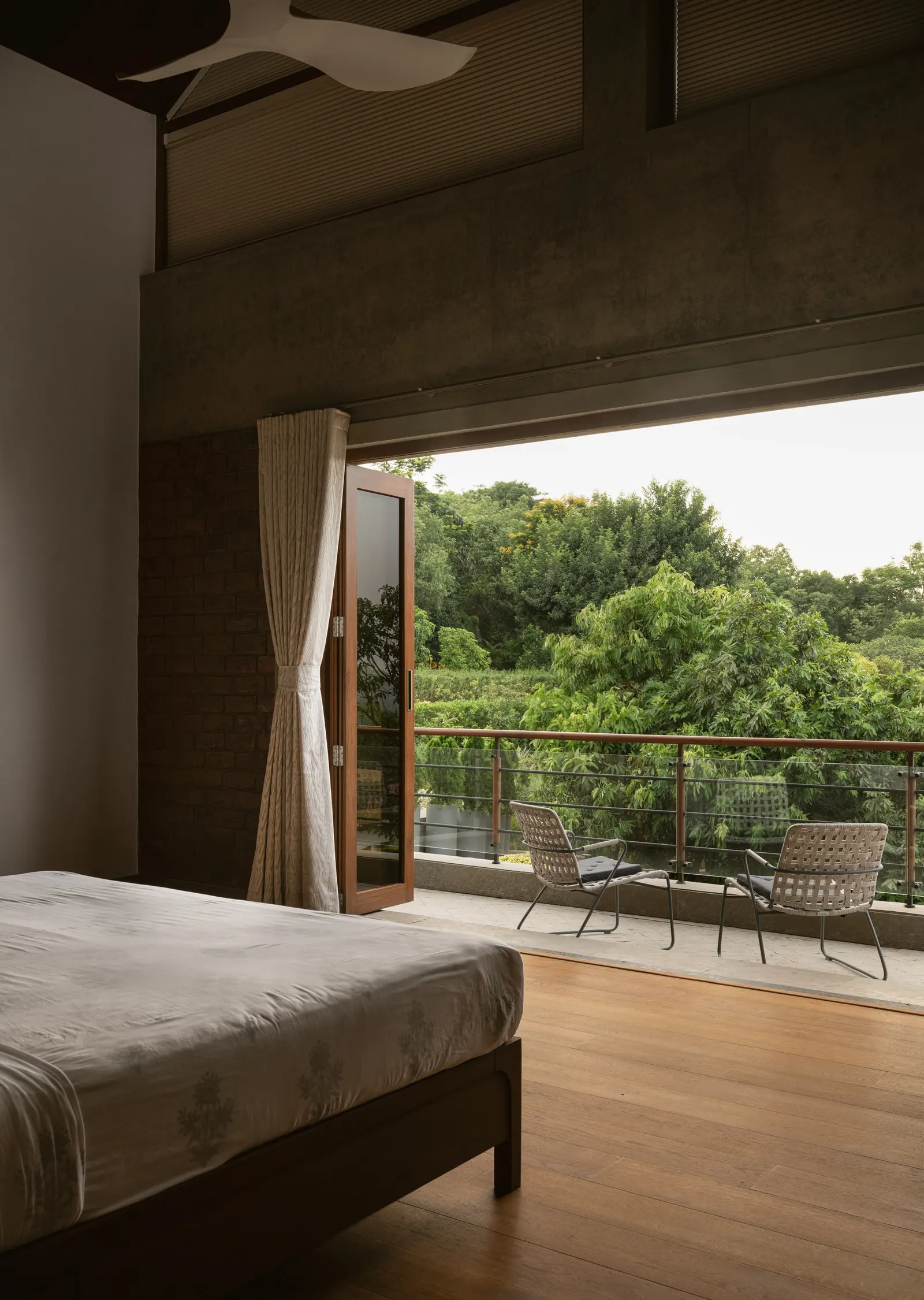 6AM House / Studio PKA