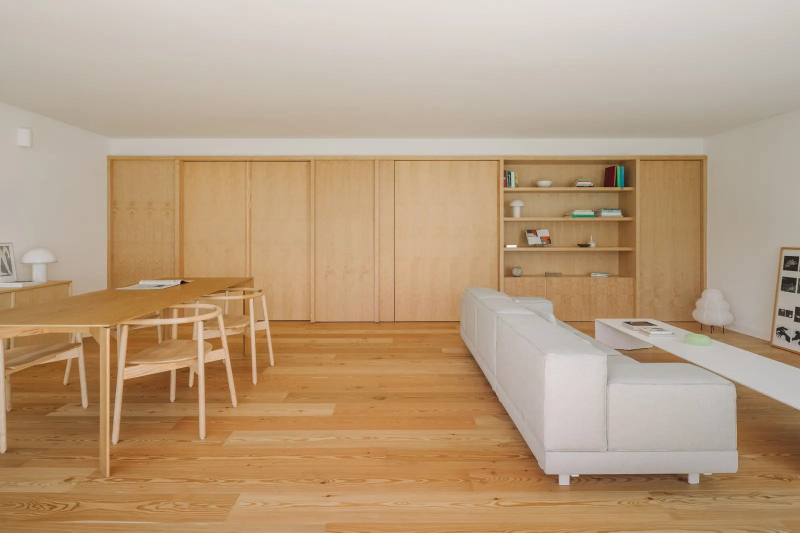 Дом на улице Давид Мельгейру / Aurora Arquitectos