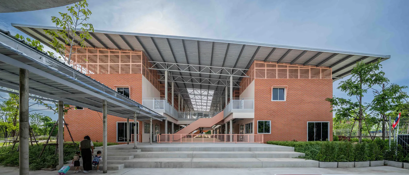 Oneness School Nonthaburi / Imaginary Objects