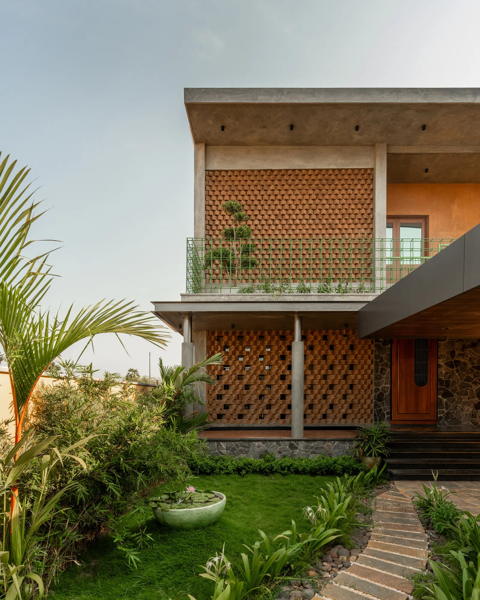 Terràvue Residence / Fictive Architects