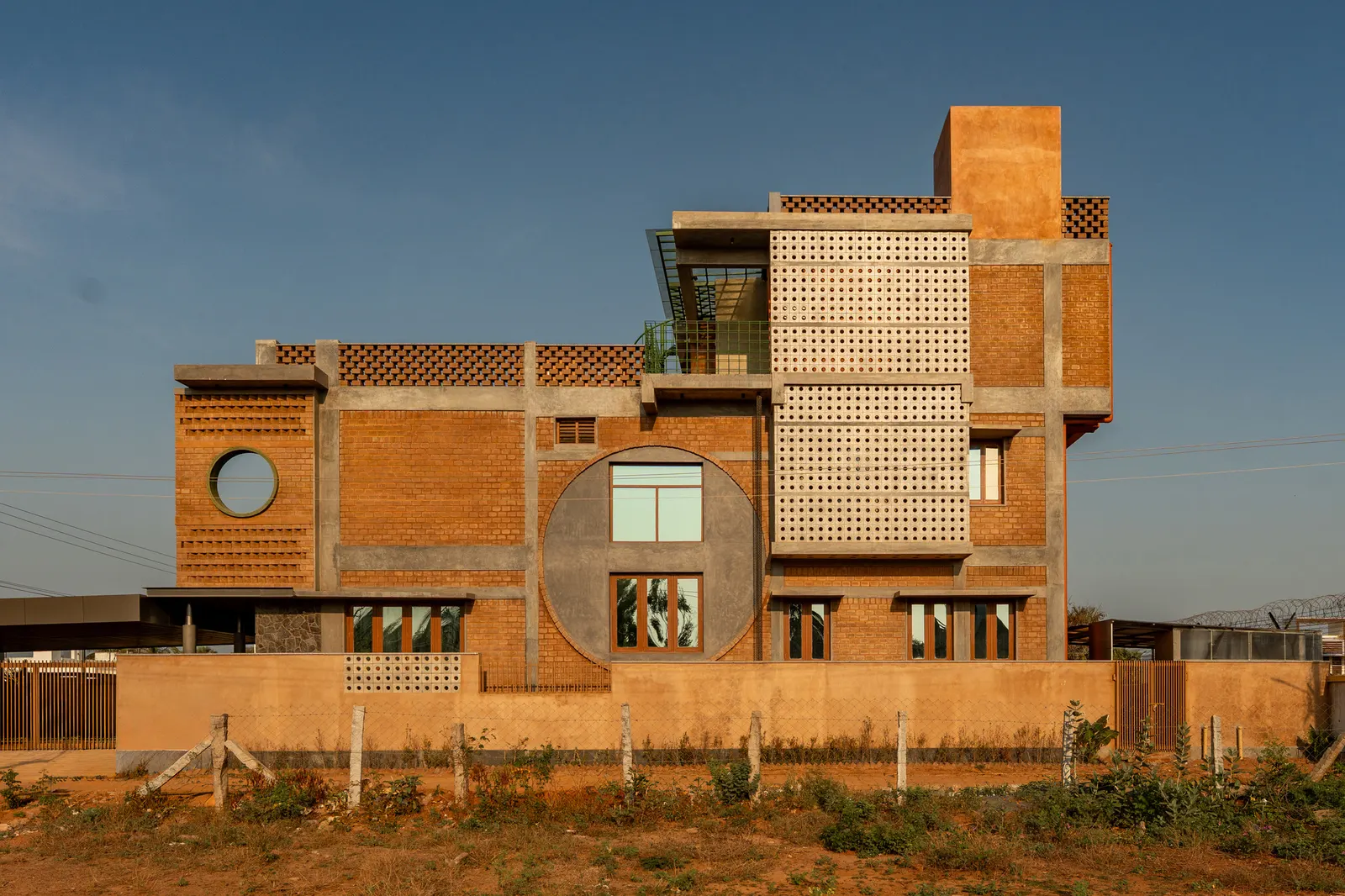Terràvue Residence / Fictive Architects