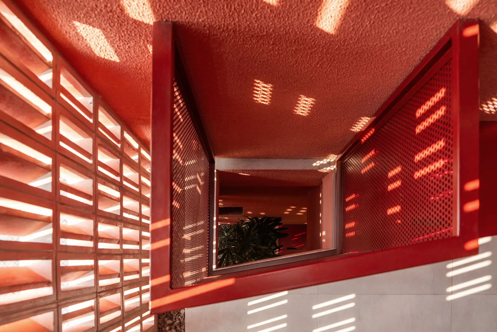Anir Guest House / Tamara Wibowo Architects