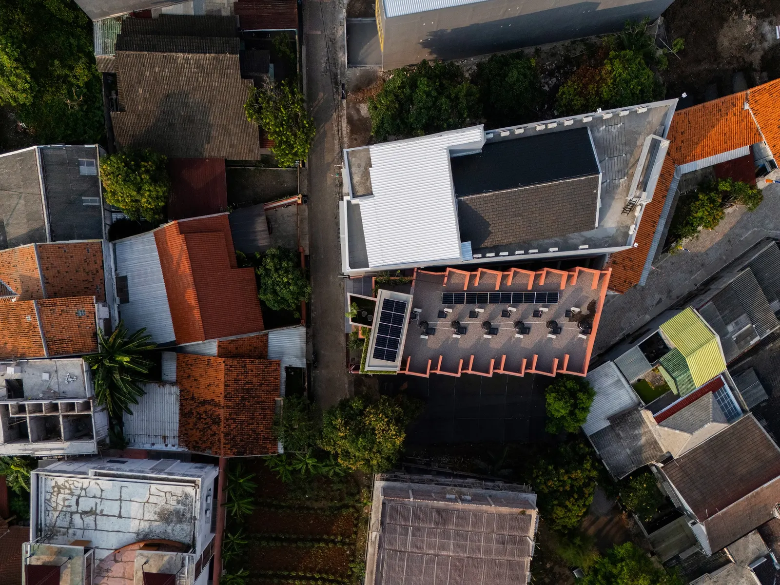 Anir Guest House / Tamara Wibowo Architects