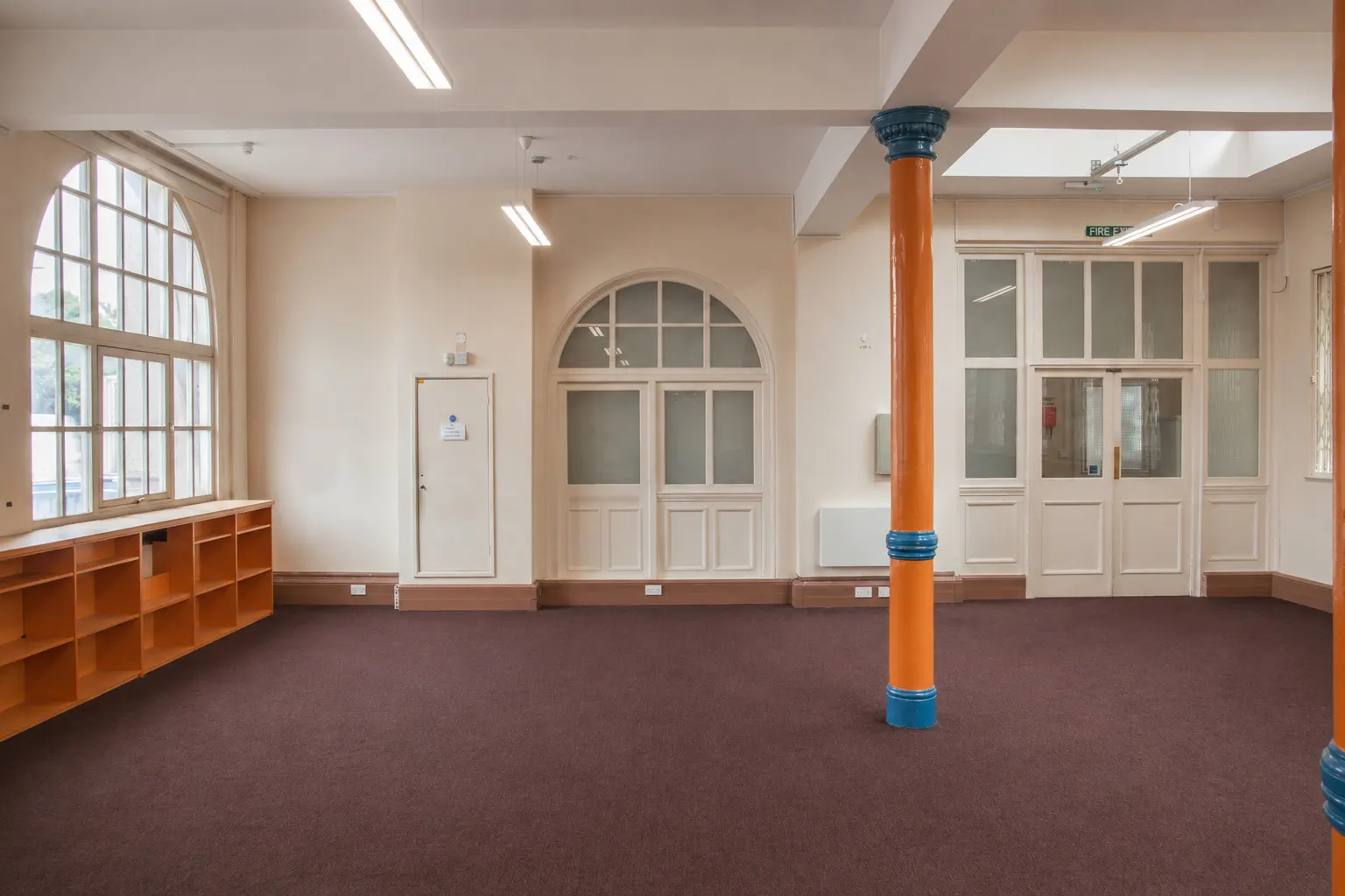 Assemble превратит Bromley Hall в новое креативное и легкое промышленное пространство в Лондоне