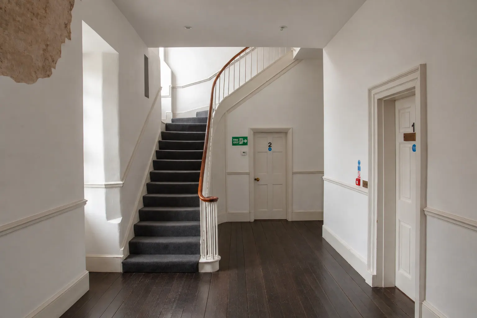 Assemble превратит Bromley Hall в новое креативное и легкое промышленное пространство в Лондоне